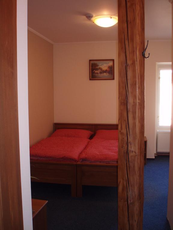 Hotel Mrazek Pardubice Zimmer foto