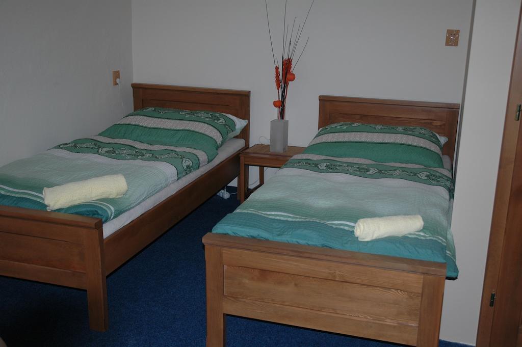 Hotel Mrazek Pardubice Zimmer foto
