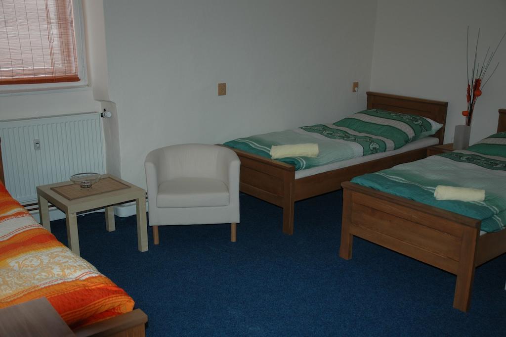 Hotel Mrazek Pardubice Zimmer foto