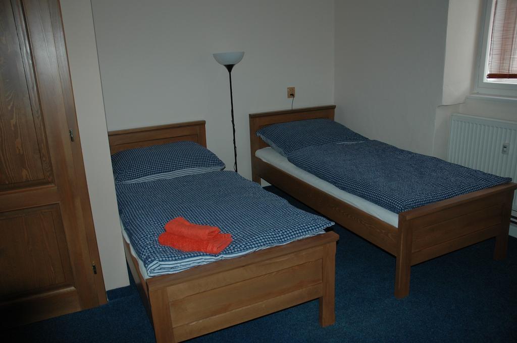 Hotel Mrazek Pardubice Zimmer foto