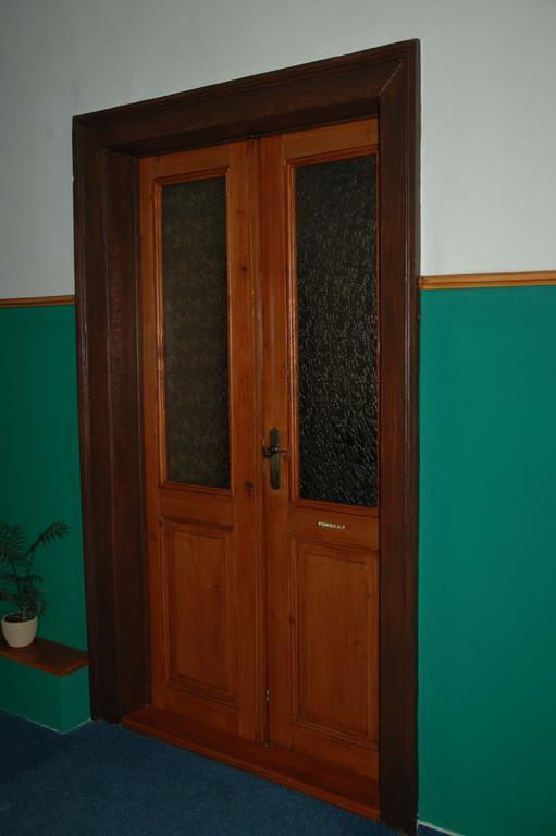 Hotel Mrazek Pardubice Exterior foto