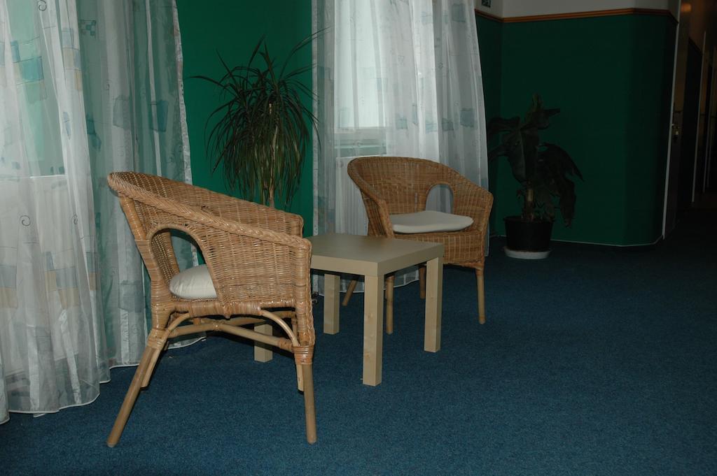 Hotel Mrazek Pardubice Exterior foto